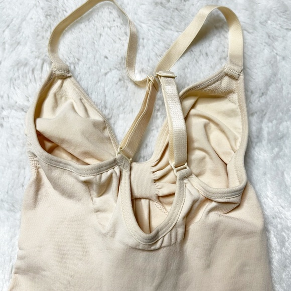 NEW Skims Seamless Sculpt Mid Thigh Bodysuit in Sand Women’s S/M - Picture 4 of 6